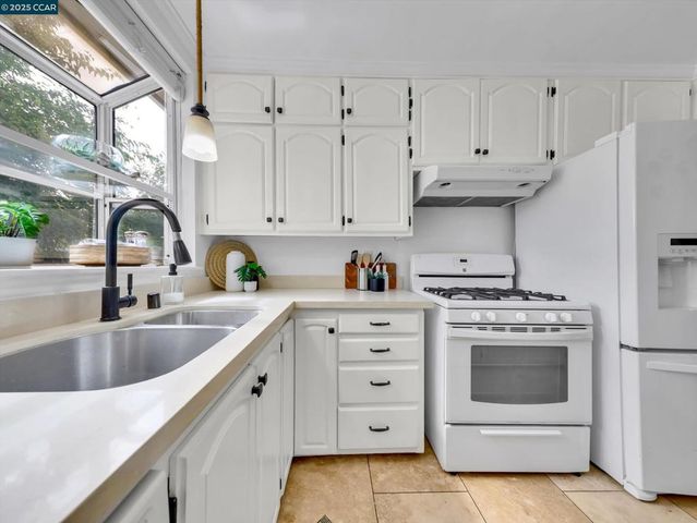 2860 Laguna St, Concord, CA 94518