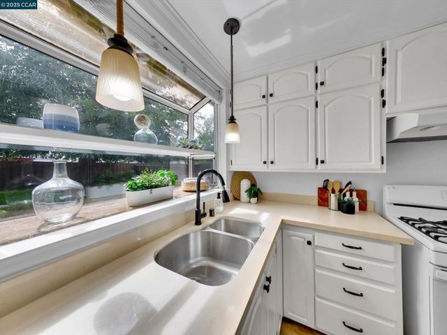 2860 Laguna St, Concord, CA 94518