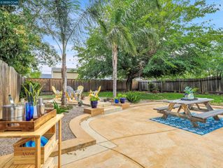 2860 Laguna St, Concord, CA 94518