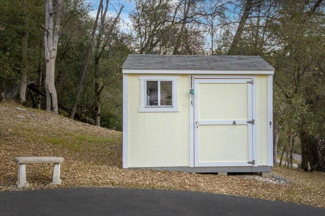 20114 Tiger Tail Rd, Grass Valley, CA 95949