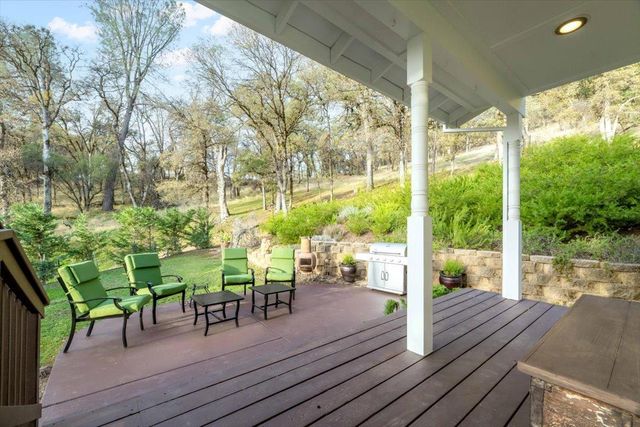 20114 Tiger Tail Rd, Grass Valley, CA 95949