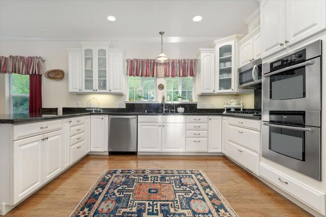 20114 Tiger Tail Rd, Grass Valley, CA 95949