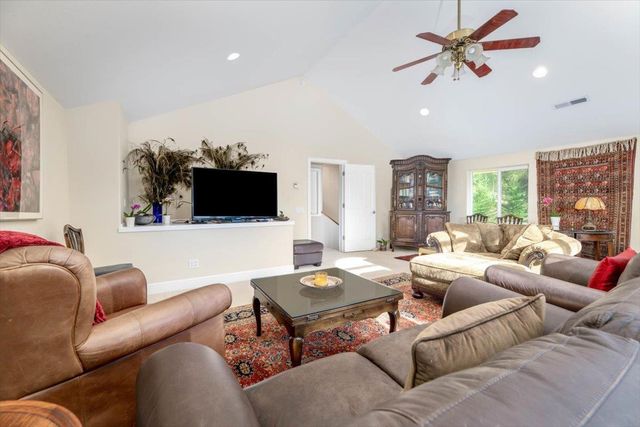 20114 Tiger Tail Rd, Grass Valley, CA 95949