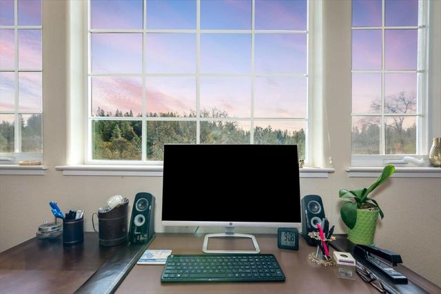 20114 Tiger Tail Rd, Grass Valley, CA 95949