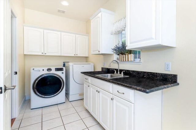 20114 Tiger Tail Rd, Grass Valley, CA 95949