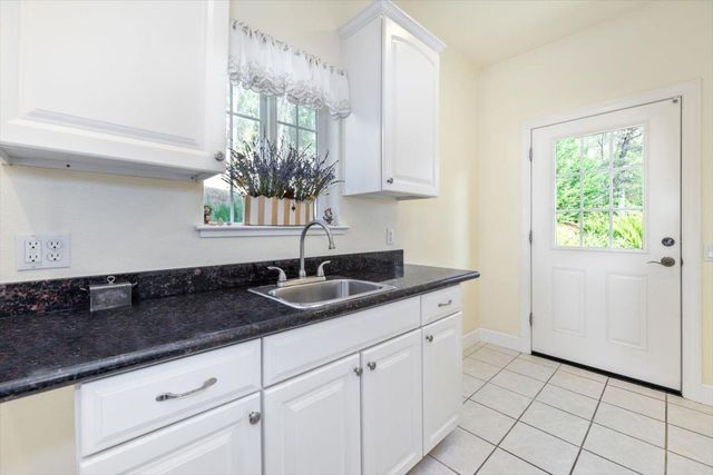 20114 Tiger Tail Rd, Grass Valley, CA 95949