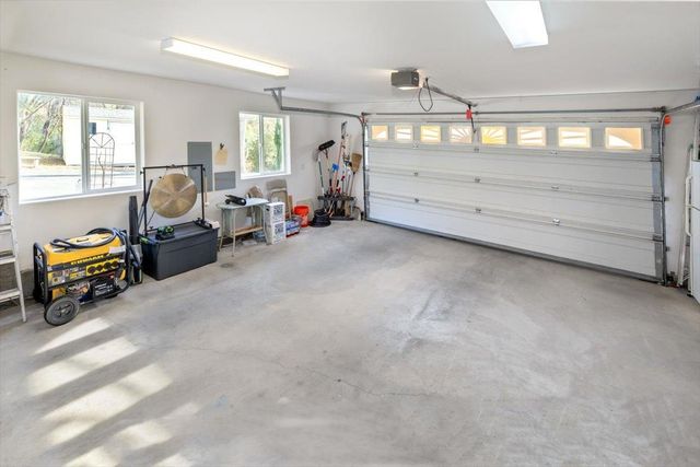 20114 Tiger Tail Rd, Grass Valley, CA 95949