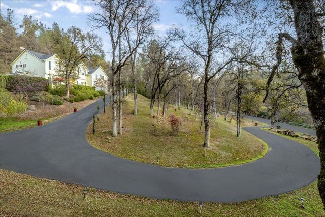 20114 Tiger Tail Rd, Grass Valley, CA 95949