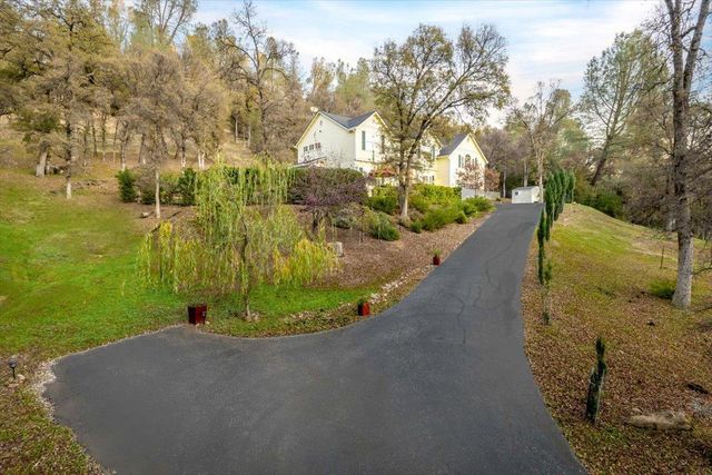 20114 Tiger Tail Rd, Grass Valley, CA 95949