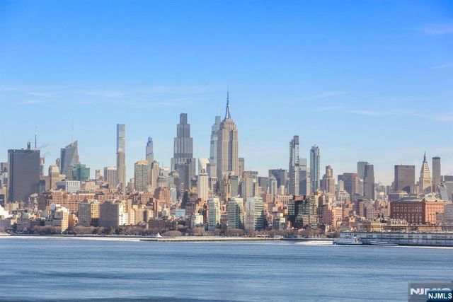 2 2nd Street 801, Jersey City, NJ 07302