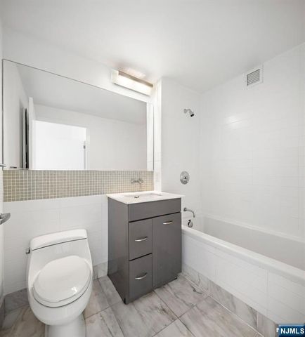 2 2nd Street 801, Jersey City, NJ 07302