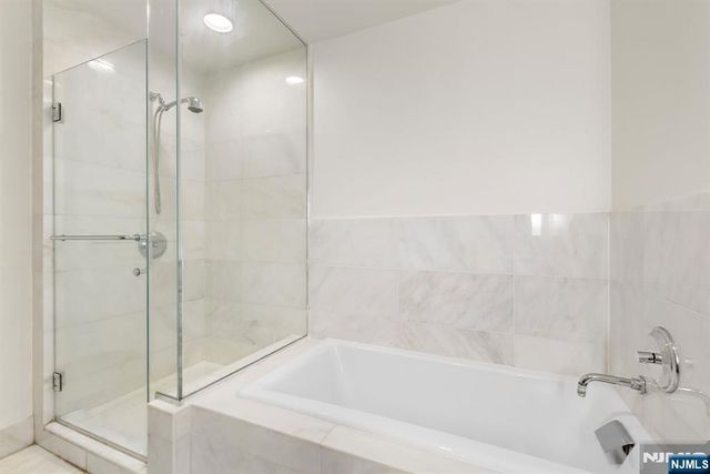 2 2nd Street 801, Jersey City, NJ 07302