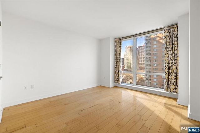 2 2nd Street 801, Jersey City, NJ 07302