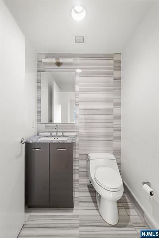 2 2nd Street 801, Jersey City, NJ 07302