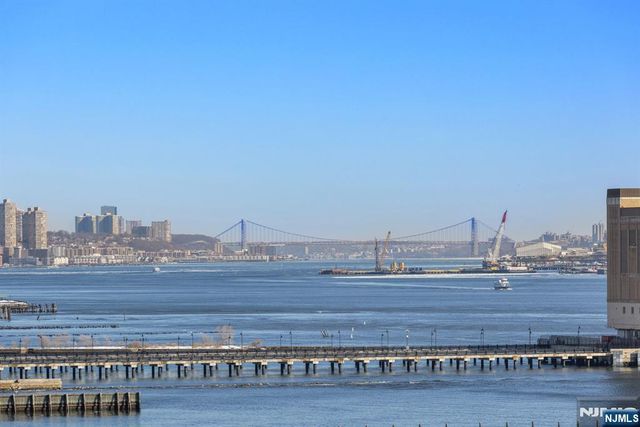 2 2nd Street 801, Jersey City, NJ 07302