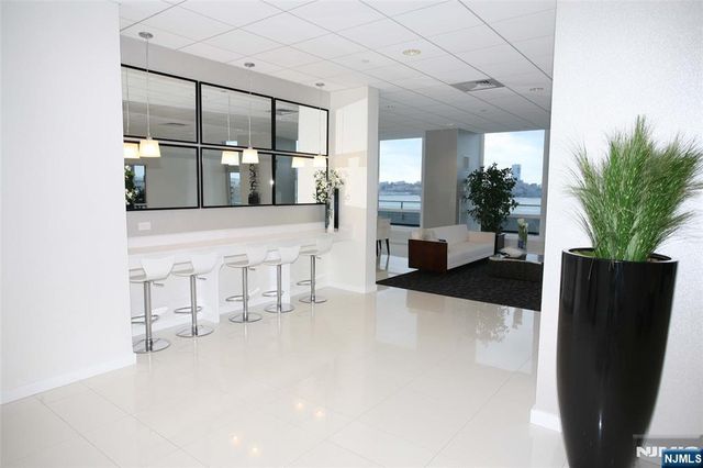 2 2nd Street 801, Jersey City, NJ 07302