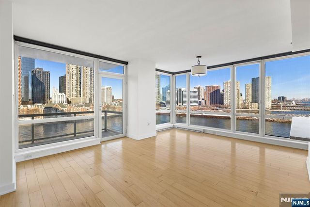 2 2nd Street 801, Jersey City, NJ 07302