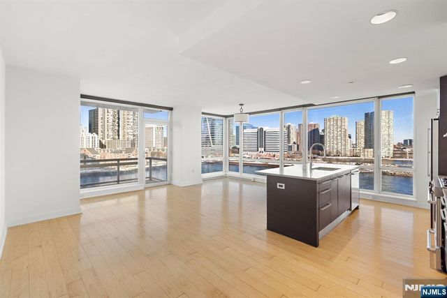 2 2nd Street 801, Jersey City, NJ 07302