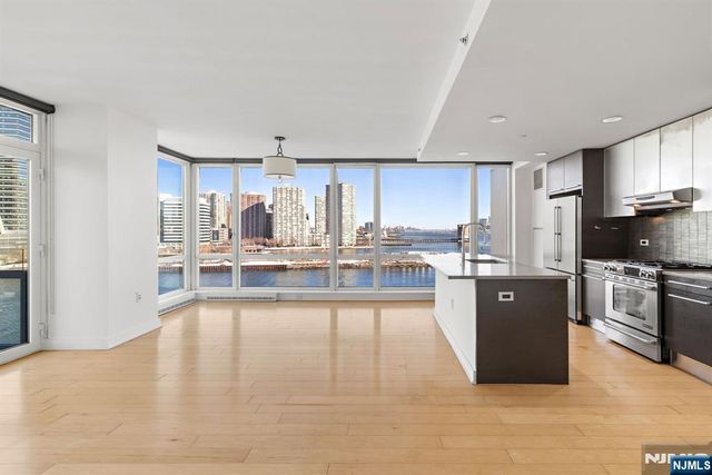 2 2nd Street 801, Jersey City, NJ 07302