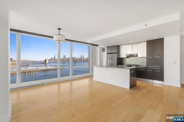 2 2nd Street 801, Jersey City, NJ 07302