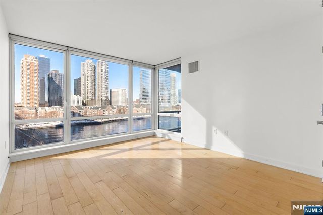 2 2nd Street 801, Jersey City, NJ 07302