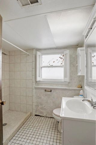 492 1st Avenue, Des Plaines, IL 60016