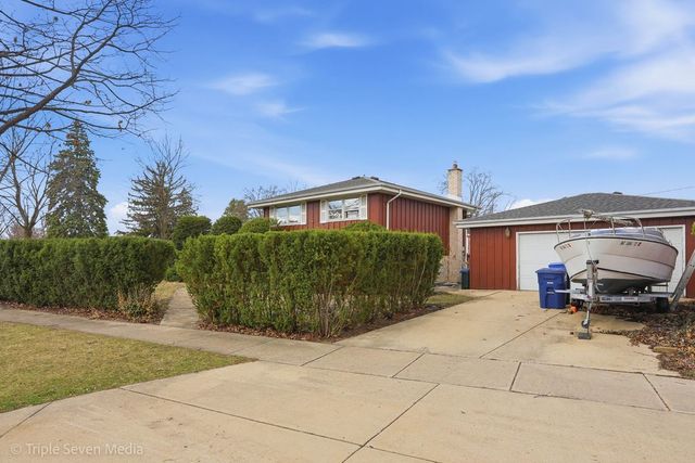 492 1st Avenue, Des Plaines, IL 60016