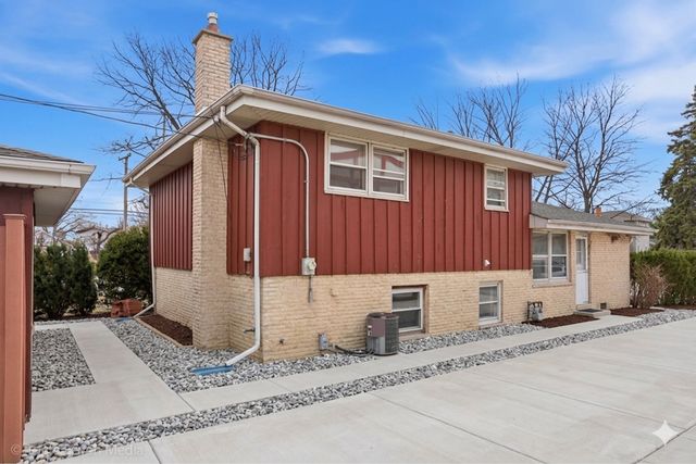 492 1st Avenue, Des Plaines, IL 60016