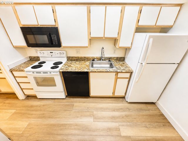 10345 Ne CLACKAMAS St 22, Portland, OR 97220