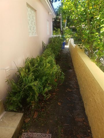 809 Almeria Ave, Coral Gables, FL 33134