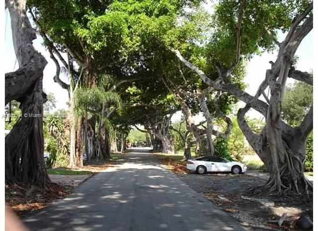 809 Almeria Ave, Coral Gables, FL 33134