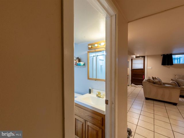 7039 CREASE LN, Philadelphia, PA 19128