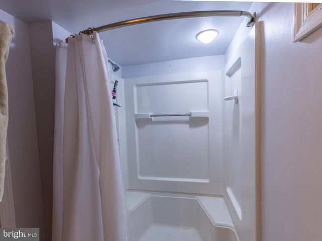 7039 CREASE LN, Philadelphia, PA 19128