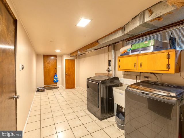 7039 CREASE LN, Philadelphia, PA 19128