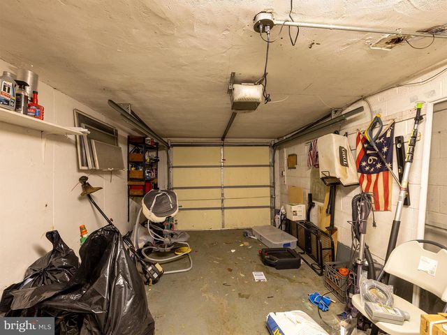 7039 CREASE LN, Philadelphia, PA 19128