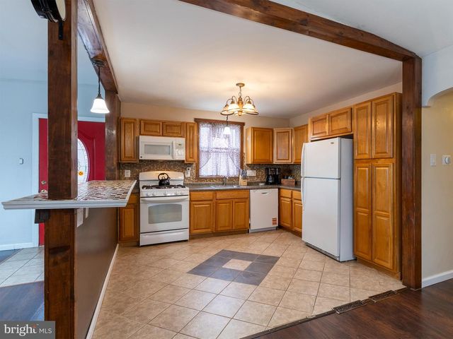 7039 CREASE LN, Philadelphia, PA 19128