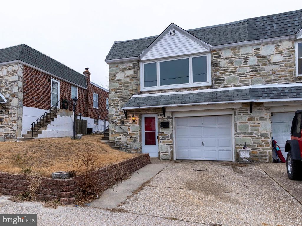 7039 CREASE LN, Philadelphia, PA 19128