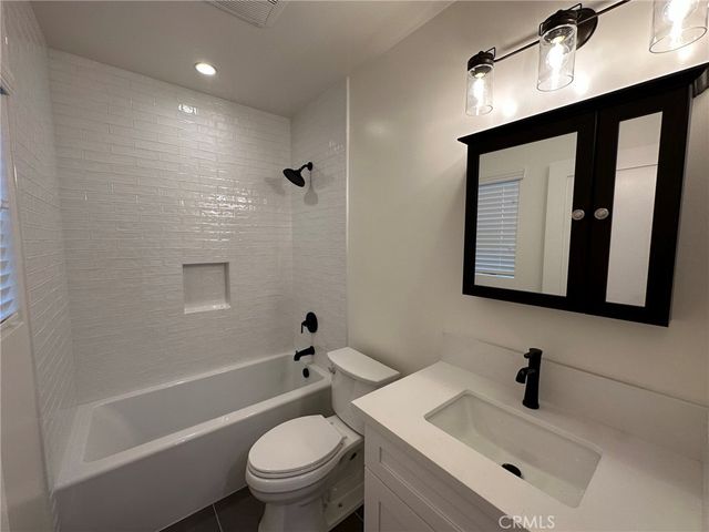 1155 N Currier Avenue B, Simi Valley, CA 93065