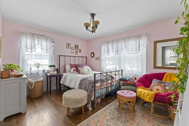 79 High St, Uxbridge, MA 01569