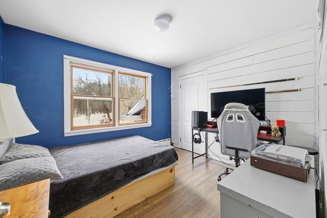 79 High St, Uxbridge, MA 01569