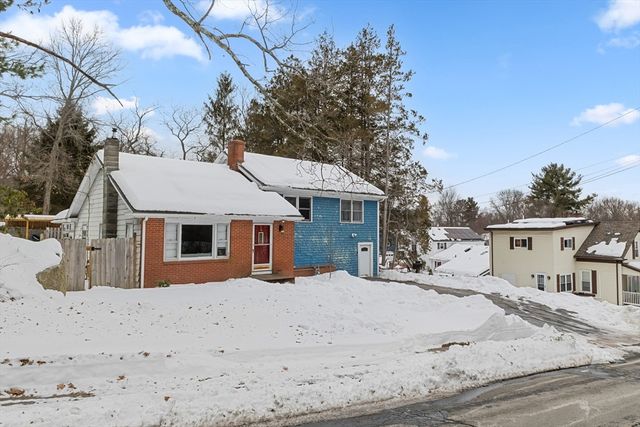 79 High St, Uxbridge, MA 01569