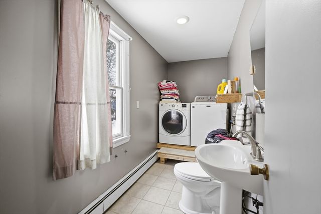 79 High St, Uxbridge, MA 01569