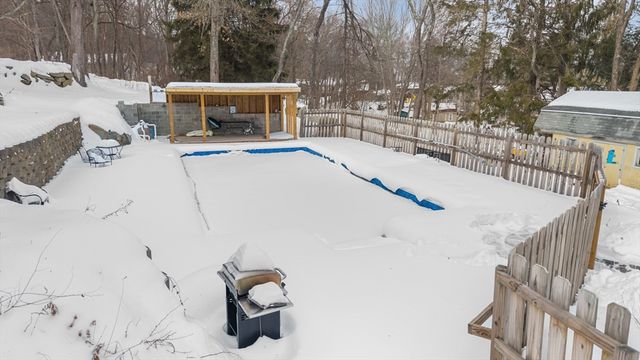 79 High St, Uxbridge, MA 01569