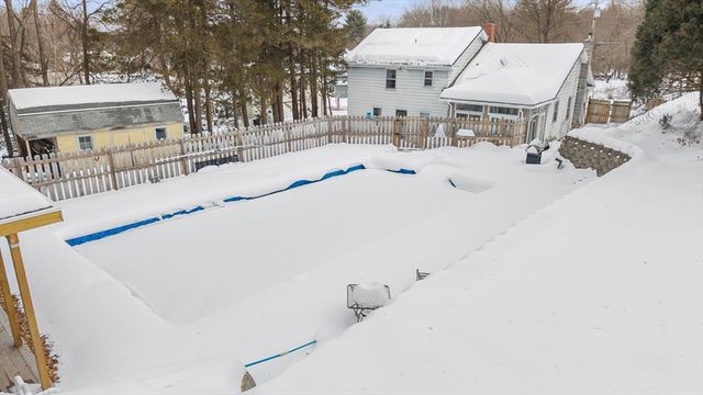 79 High St, Uxbridge, MA 01569