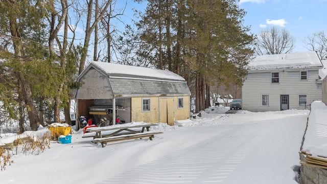 79 High St, Uxbridge, MA 01569