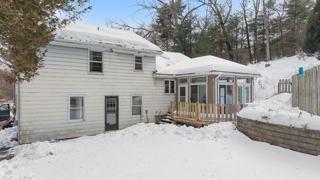 79 High St, Uxbridge, MA 01569