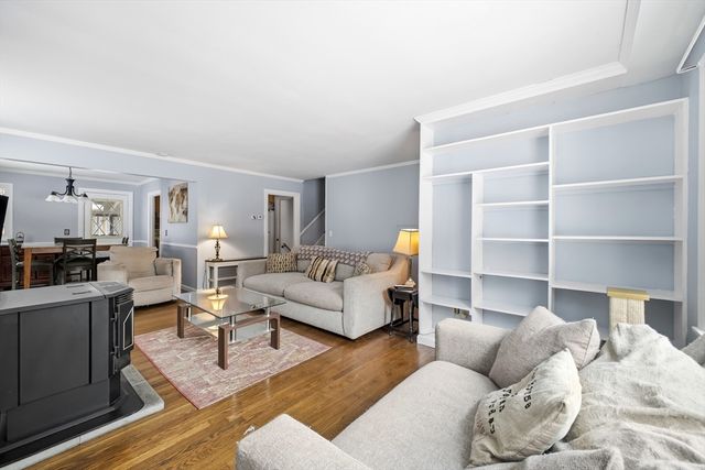 79 High St, Uxbridge, MA 01569