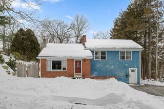 79 High St, Uxbridge, MA 01569