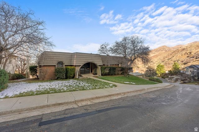 3252 S TETON DR, Salt Lake City, UT 84109