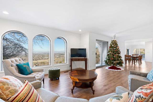 3252 S TETON DR, Salt Lake City, UT 84109